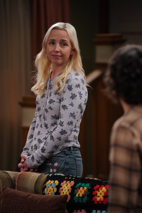 Alicia Goranson - The Conners - Two Proposals, a Homecoming and a Bear - Photos