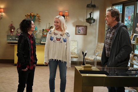 Sara Gilbert, Alicia Goranson, John Goodman - The Conners - Two Proposals, a Homecoming and a Bear - Photos