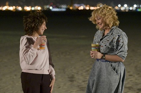 Mindy Sterling, Wendi McLendon-Covey - The Goldbergs - The Proposal - Photos