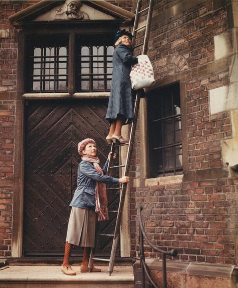 Marguerite Viby, Karen Lykkehus - På'en igen Amalie - Photos