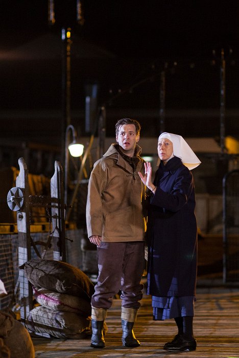 Jenny Agutter, Gethin Anthony - Call the Midwife - Episode 7 - Van film