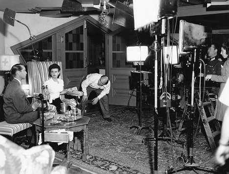 Franchot Tone, Joan Bennett, Franz Planer - The Wife Takes a Flyer - Dreharbeiten