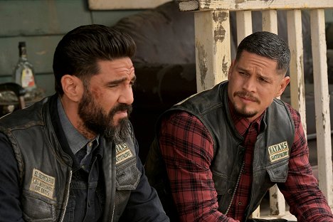 Clayton Cardenas, JD Pardo - Mayans M.C. - Chapter the Last, Nothing More to Write - Z filmu