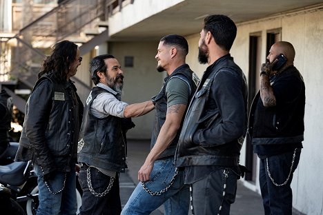 Raoul Max Trujillo, Michael Irby, JD Pardo, Vincent Vargas - Mayans M.C. - What Comes of Handlin' Snakeskin - Photos