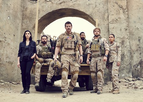 Jessica Paré, A. J. Buckley, David Boreanaz, Neil Brown Jr., Max Thieriot, Toni Trucks - SEAL Team - Season 1 - Werbefoto
