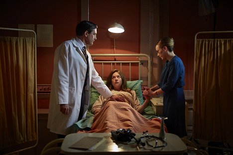 Stephen McGann, Olivia Llewellyn, Laura Main - Call the Midwife - Episode 1 - Photos