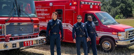 Ryan Guzman, Kenneth Choi, Aisha Hinds - 9-1-1 Notruf L.A. - Die Jagd nach dem Schatz - Filmfotos