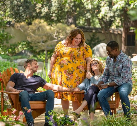 Justin Hartley, Chrissy Metz, Mandy Moore, Sterling K. Brown - This Is Us - The Adirondacks - Photos