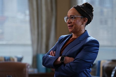 S. Epatha Merkerson - Chicago Med - I Will Come to Save You - Photos