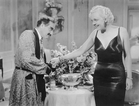 Groucho Marx, Esther Muir - A Day at the Races - Do filme