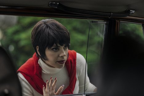 Krysta Rodriguez - Halston - Versailles - Filmfotos