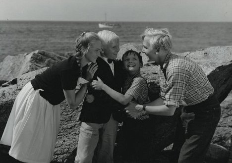 Rudi Hansen, Helmer Bonde, Ole Neumann, Otto Møller Jensen - Far til fire på Bornholm - Filmfotók