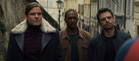Daniel Brühl, Anthony Mackie, Sebastian Stan - The Falcon and the Winter Soldier - The Whole World Is Watching - Photos