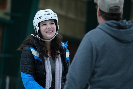 Lauren Graham - The Mighty Ducks: Game Changers - Hockey Moms - Photos