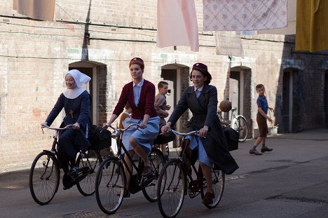 Victoria Yeates, Emerald Fennell, Charlotte Ritchie - Call the Midwife - Episode 4 - Photos