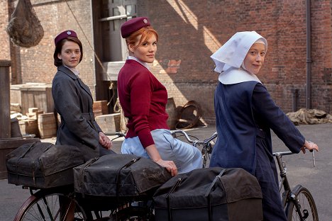 Charlotte Ritchie, Emerald Fennell, Victoria Yeates - Call the Midwife - Episode 4 - Photos