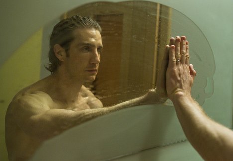 Eugenio Siller - ¿Quién Mató a Sara? - El monstruo de la familia - Van film