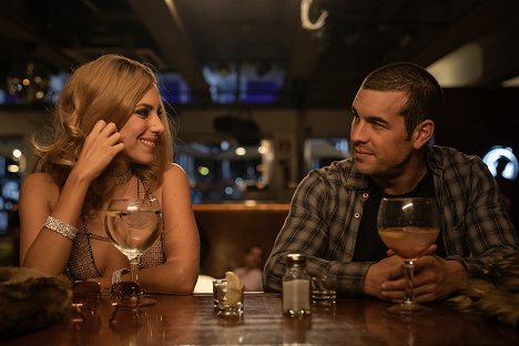 Aura Garrido, Mario Casas - Niewinny - Episode 1 - Z filmu