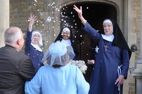 Bryony Hannah, Jenny Agutter, Judy Parfitt - Call the Midwife - Le Remède miracle - Film