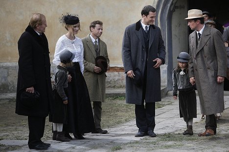 Markéta Plánková, Viktor Dvořák, Ján Koleník, Jiří Vyorálek - První republika - Milodary - De la película