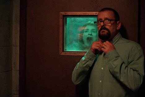 Stefanie Scott, Judd Nelson - Girl in the Basement - De la película