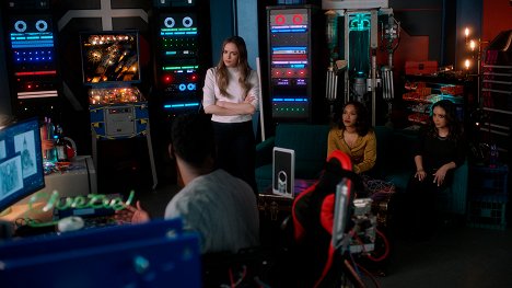 Danielle Panabaker, Candice Patton, Danielle Nicolet - The Flash - Tomber le masque - Film