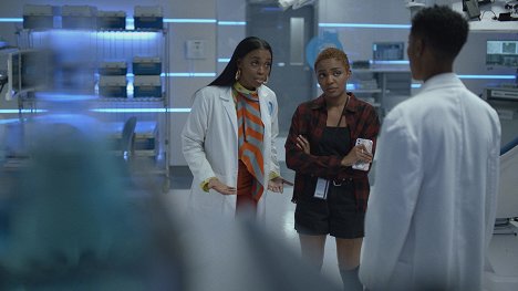 Nafessa Williams, China Anne McClain - Black Lightning - The Book of Reconstruction: Chapter Two: Unacceptable Losses - Photos