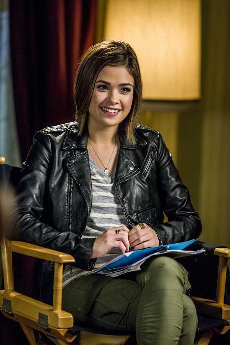 Nicole Gale Anderson - Ravenswood - Making of
