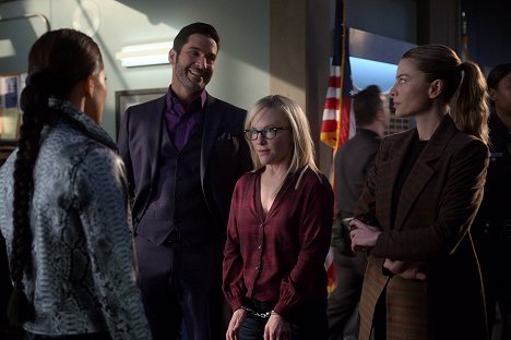 Tom Ellis, Rachael Harris, Lauren German - Lucifer - A Little Harmless Stalking - Photos