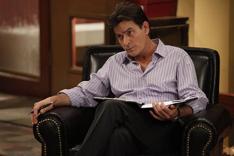 Charlie Sheen - Anger Management - Charlie Goes Back to Therapy - Photos