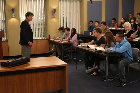 Charlie Sheen, Brea Grant - Anger Management - Charlie and the Grad Student - Photos