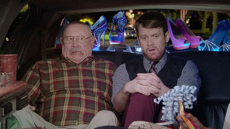 Barry Corbin, Michael Arden - Anger Management - Charlie and the Case of the Curious Hottie - Photos