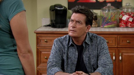 Charlie Sheen - Anger Management - Charlie and the Revenge of the Hot Nerd - Photos