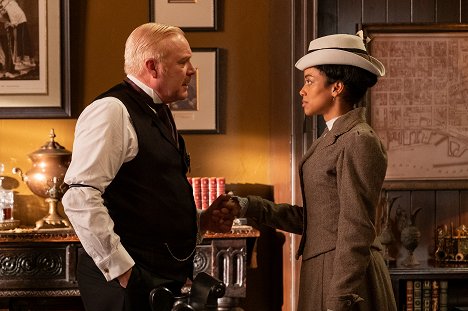 Thomas Craig, Shailene Garnett - Murdoch Mysteries - Everything Is Broken, Part One - Filmfotos