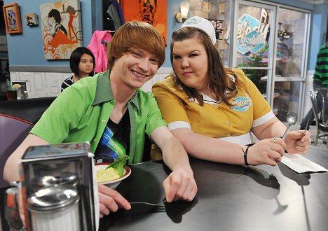 Calum Worthy, Ashley Fink - Austin & Ally - Diners & Daters - Photos