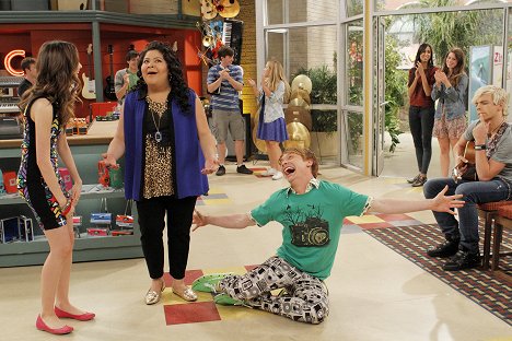 Raini Rodriguez, Calum Worthy, Ross Lynch - Austin & Ally - Glee Clubs & Glory - Do filme