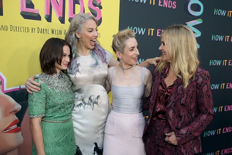 Los Angeles premiere of "How It Ends" at NeueHouse Hollywood on Thursday, July 15, 2021 - Cailee Spaeny, Whitney Cummings, Zoe Lister Jones, Rhea Seehorn - How It Ends - Tapahtumista