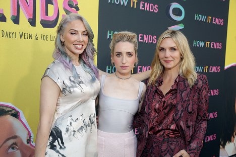 Los Angeles premiere of "How It Ends" at NeueHouse Hollywood on Thursday, July 15, 2021 - Whitney Cummings, Zoe Lister Jones, Rhea Seehorn - To już koniec - Z imprez