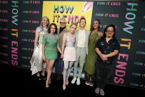 Los Angeles premiere of "How It Ends" at NeueHouse Hollywood on Thursday, July 15, 2021 - Whitney Cummings, Cailee Spaeny, Bradley Whitford, Zoe Lister Jones, Daryl Wein, Tawny Newsome, Bobby Lee - How It Ends - Tapahtumista