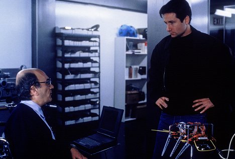 Ken Kramer, David Duchovny - The X-Files - War of the Coprophages - Photos