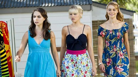 Ivy Latimer, Amy Ruffle, Lucy Fry - Mořské panny z ostrova Mako - Zac’s Pool Party - Z filmu