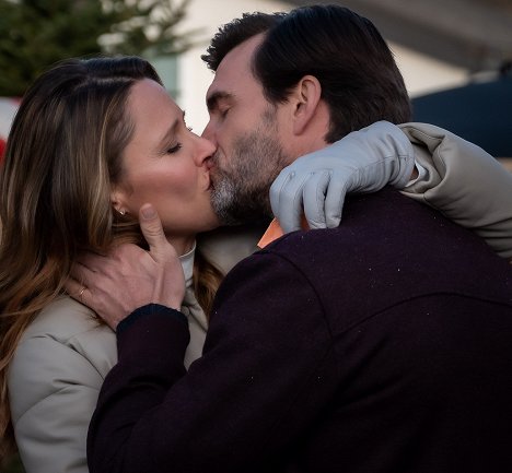 Jill Wagner, Lucas Bryant - The Angel Tree - De la película