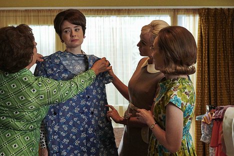 Jennifer Kirby, Helen George, Laura Main - Call the Midwife - Episode 3 - Photos