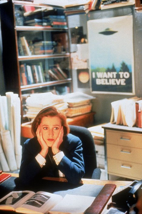 Gillian Anderson - The X-Files - Jose Chung's 'From Outer Space' - Van film