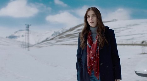 Özge Gürel - Kar Kırmızı - Filmfotók