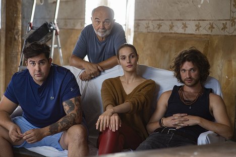 Victor Artus Solaro, Gérard Jugnot, Camille Lou, Louka Meliava - Spoiled Brats - Photos