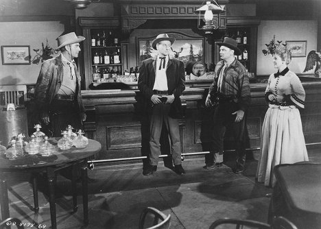 Randolph Scott, George Macready, Ernest Borgnine, Claire Trevor - The Stranger Wore a Gun - Photos