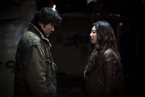 Gang-woo Kim, So-hye Kim - Guimoon: The Lightless Door - Film