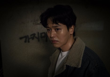 Jung-hyun Lee - Guimoon: The Lightless Door - Van film