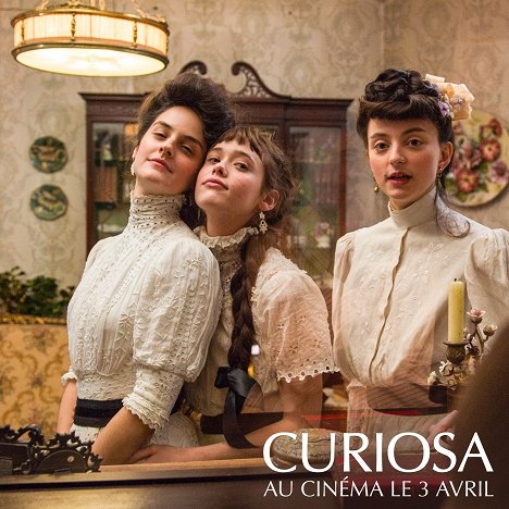 Noémie Merlant, Mathilde Warnier, Mélodie Richard - Curiosa - Cartes de lobby